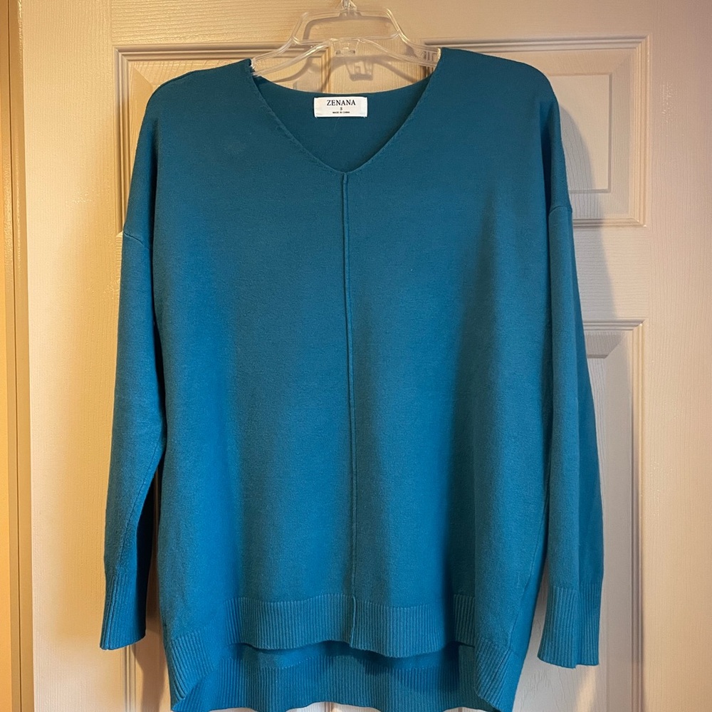Zenana Boutique-bought Women's Teal V-Neck Long Sleeve Sweater, Size Small‎